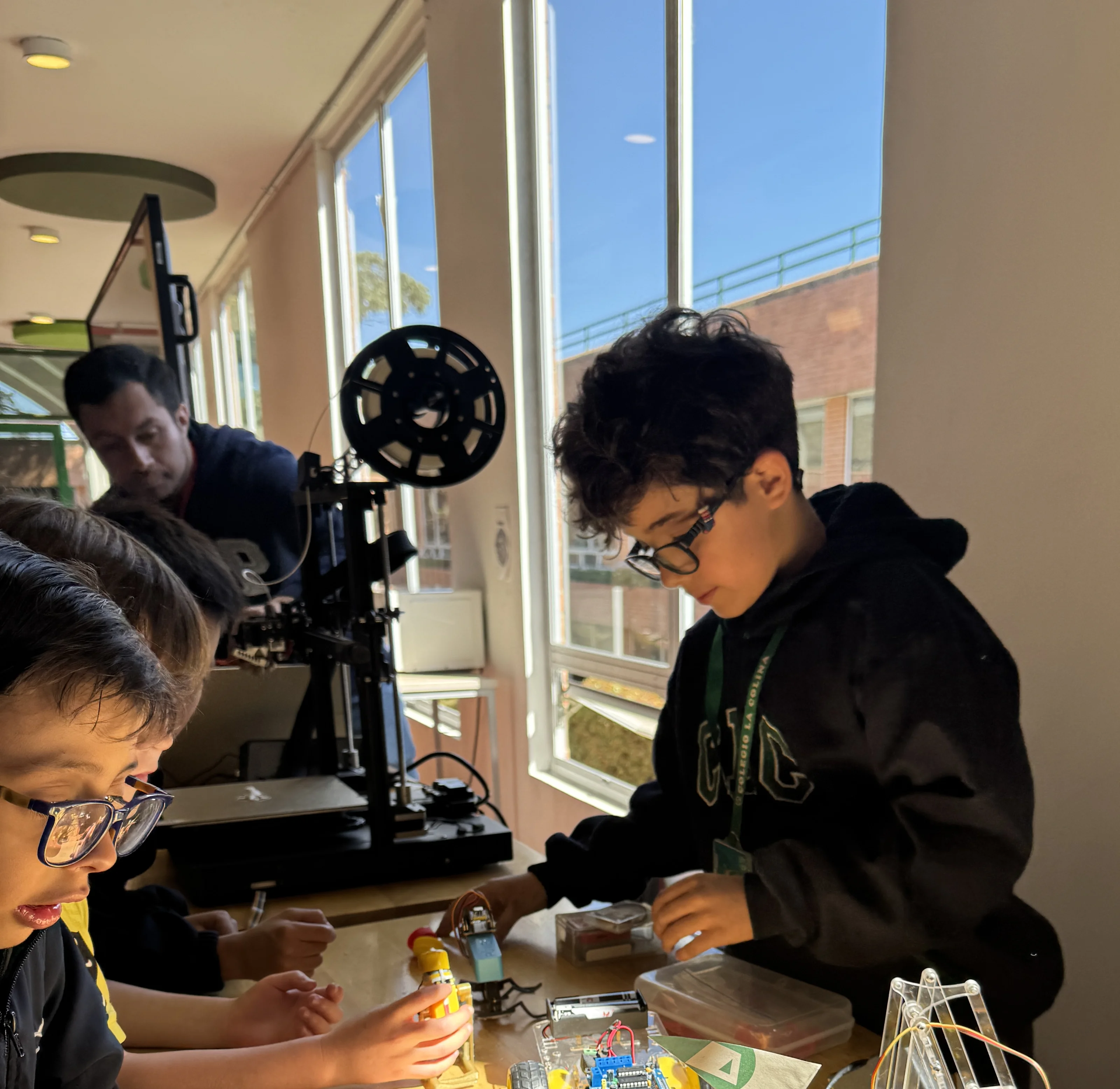 Solicita información