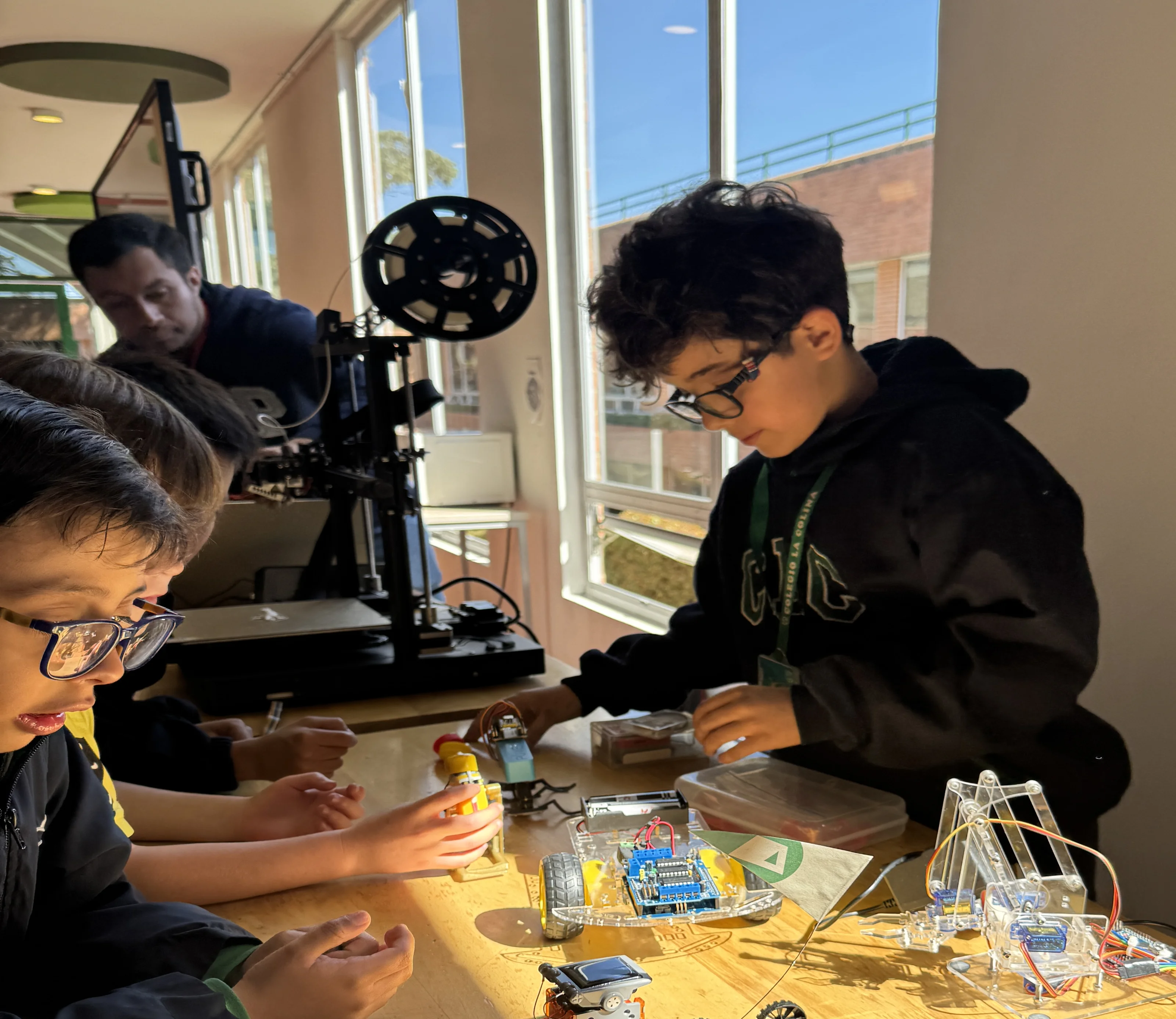 Solicita información