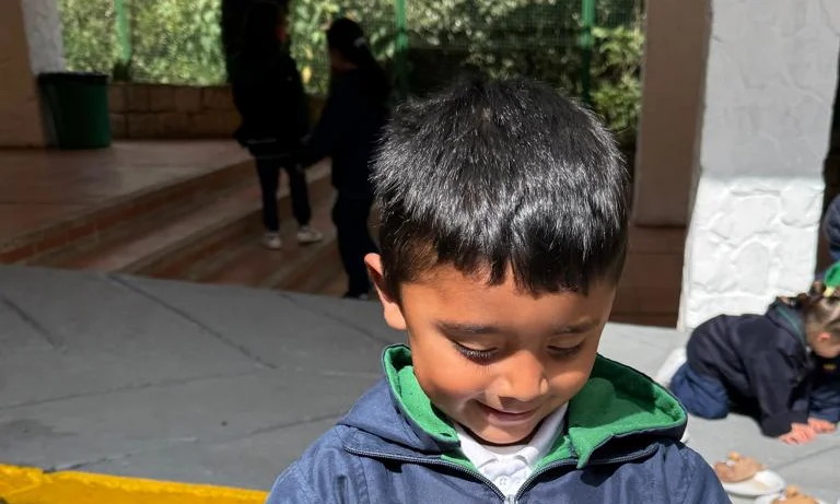 Solicita información