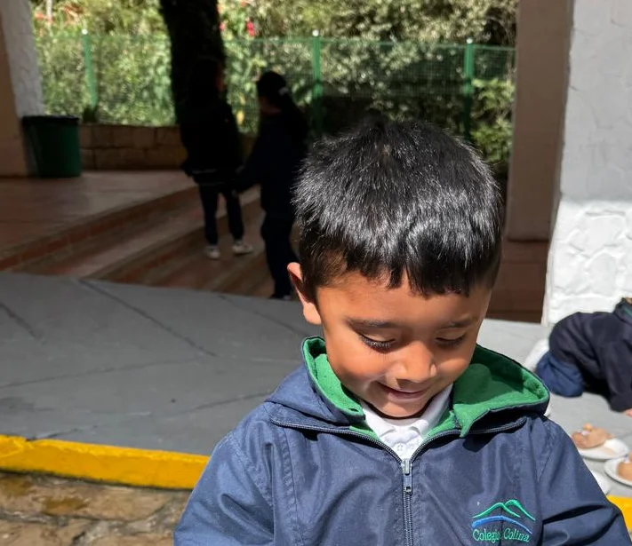 Solicita información